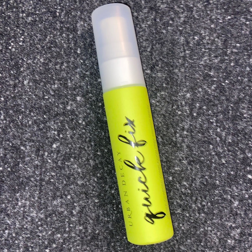 Urban Decay quick fix spray